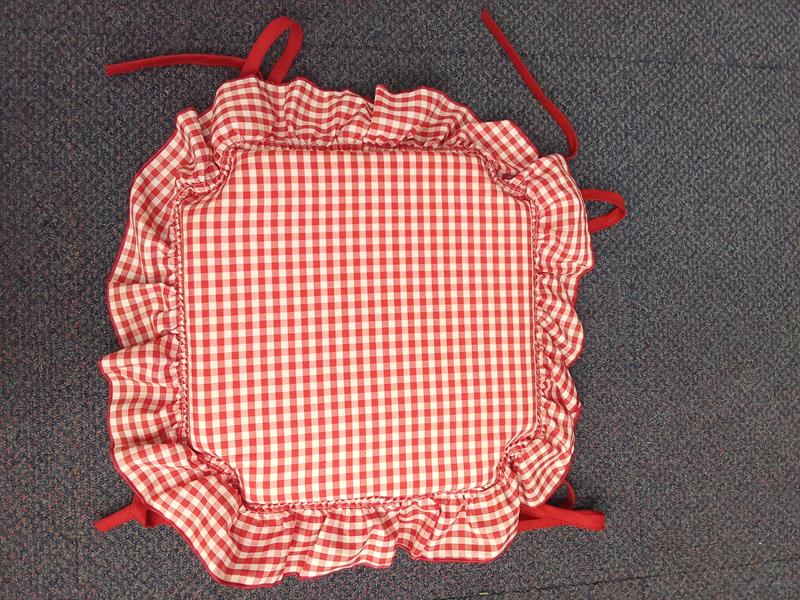 3- COJIN BANQUETA VICHY ROJO